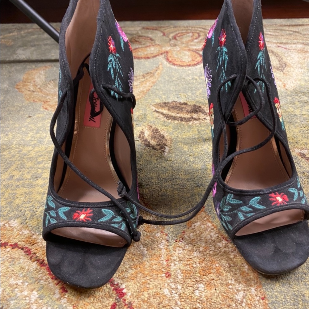 Betsy Johnson black heels